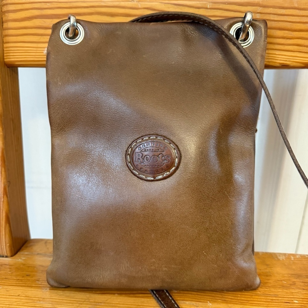 Roots Leather Trans Canada Maple Leaf Crossbody Bag Purse - Picture 6 of 8